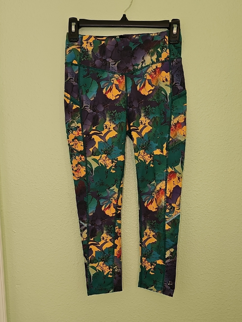 SkirtSports XS 3/4 Length Floral Leggings in Teal, Yellow & Purple